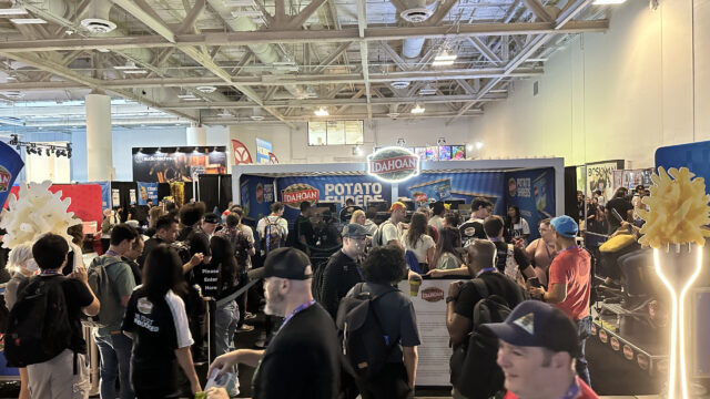 Idahoan Shreds Booth Packed Experiential-event-product-sampling